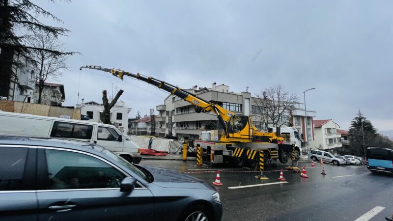 Özel Vinçler: Yükleme, indirme, kaldırma ve inşaat faaliyetlerinde kullanılan özel vinçler. Kurtarma Vinçleri: Doğal afetler, kazalar gibi durumlarda deniz, göl, bataklık, uçurum gibi olumsuz ortamlardan araç...